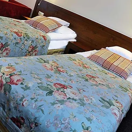 Hotel Ahotel 2*