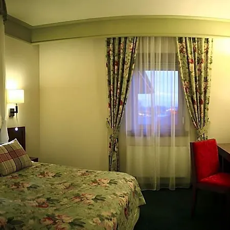 Ahotel Hotel 2*